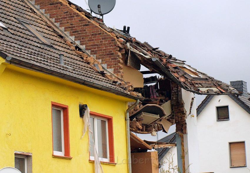 Hausexplosion Bruehl bei Koeln Pingsdorferstr P480.JPG